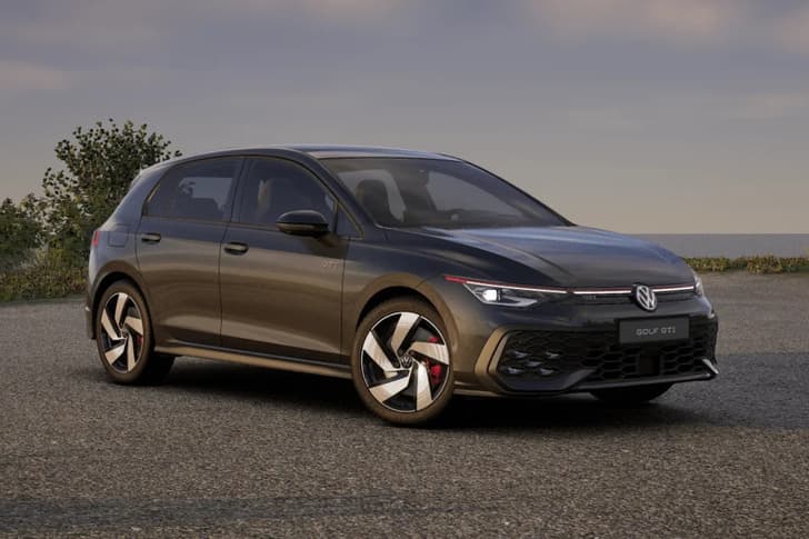 Volkswagen Golf Color Grenadilla Black Metallic